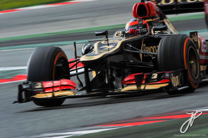 Illustration for article titled The Tense Beauty Of Formula One Practice In Barcelona